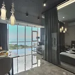 Gagarin Plaza Luxury Sea View