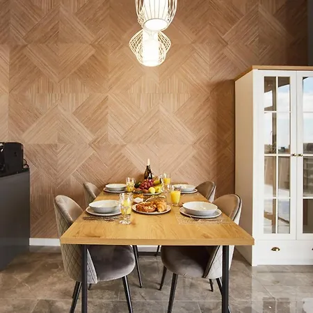 Gagarin Plaza Luxury Sea View Apartmán